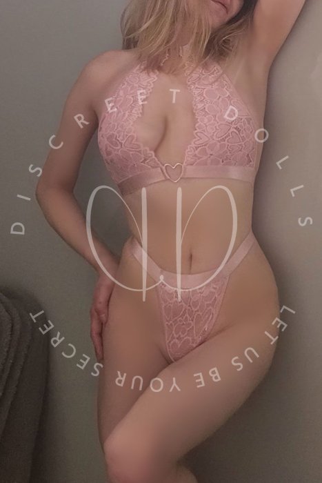 BIANCA-BLONDE CANADIAN-ESCORT-ESCORT-ETOBICOKE.JPG
